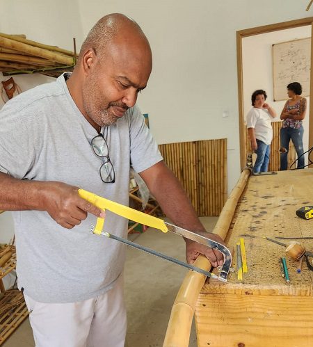 Artistas de Santa Tereza participam de feira no Mercado Novo